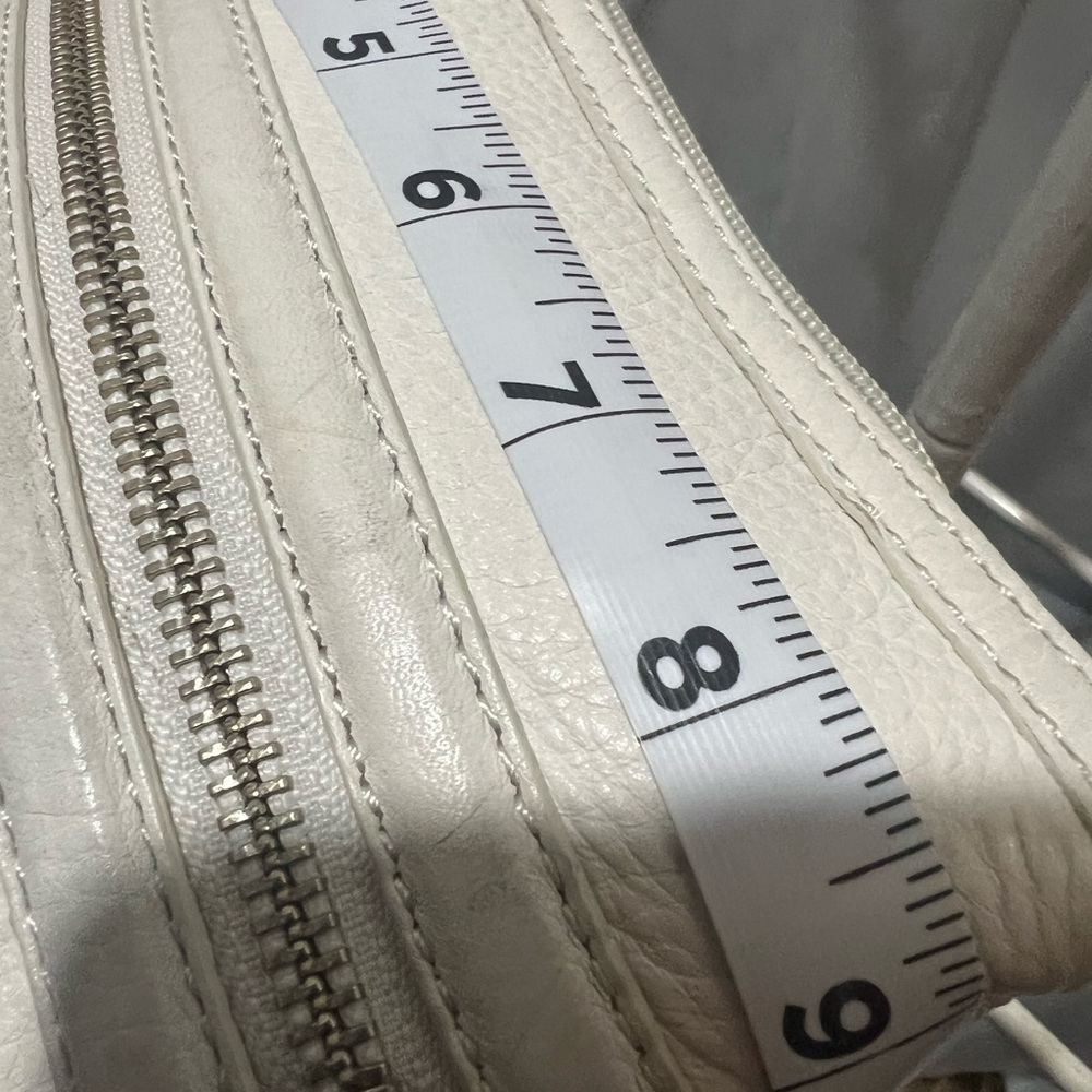 Calvin Klein Cream Shoulder Bag with Elegant Design - Picture 8 of 12